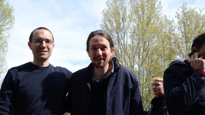 Luis Alegre junto a Pablo Iglesias en abril de 2015.