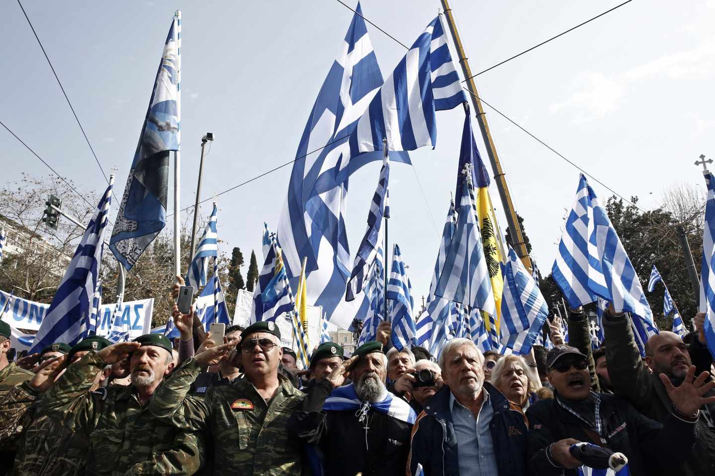 La posibilidad de que Grecia ceda a la inclusión de la palabra Macedonia en el nombre de su país vecino ha generado protestas multitudinarias. En la imagen, una celebrada en Atenas el pasado 4 de febrero.