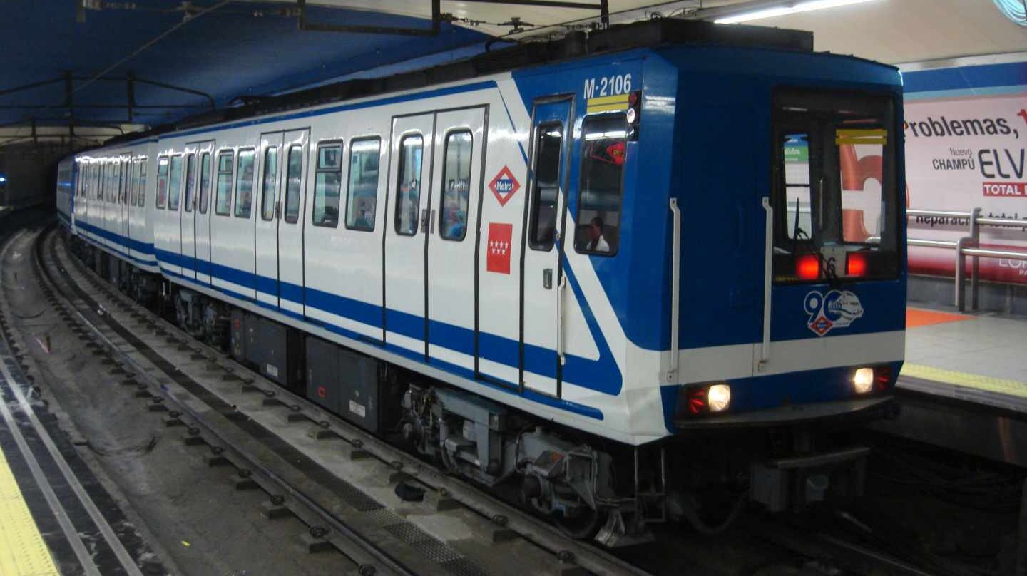 Composición de serie 2000 de Mertro, en la L1