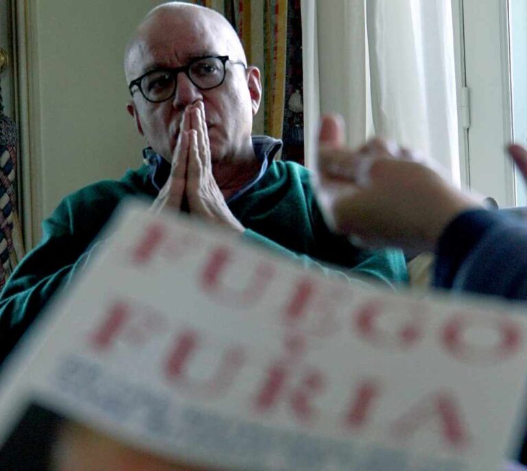 "Trump y su gente son demasiado tontos como para conspirar con los rusos"