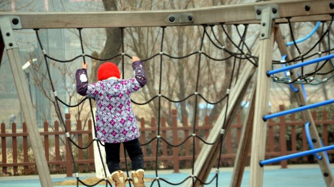 Los niños que crecen en espacios más verdes tienen una estructura cerebral diferente