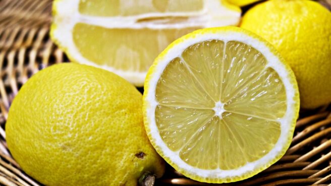 oler limon no previene el cancer. nace una plataforma para frenar los bulos de internet Oler limón no previene el cáncer. Nace una plataforma para frenar los bulos de internet.