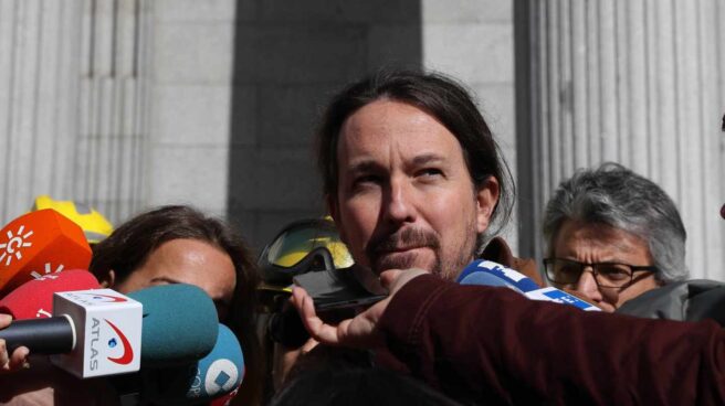 El secretario general de Podemos, Pablo Iglesias, este miércoles a las puertas del Congreso.