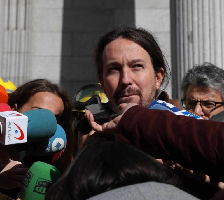 Iglesias presiona al PSOE con la reforma electoral: "Nadie entenderá que vuelvan a abrazar al PP"