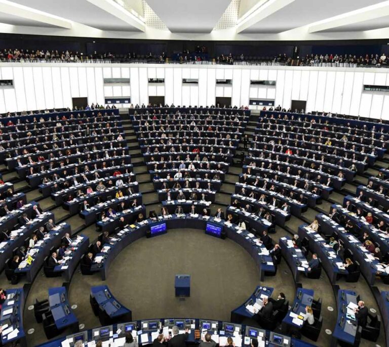 El Parlamento Europeo pregunta a la Generalitat si la inmersión lingüística vulnera derechos de la UE