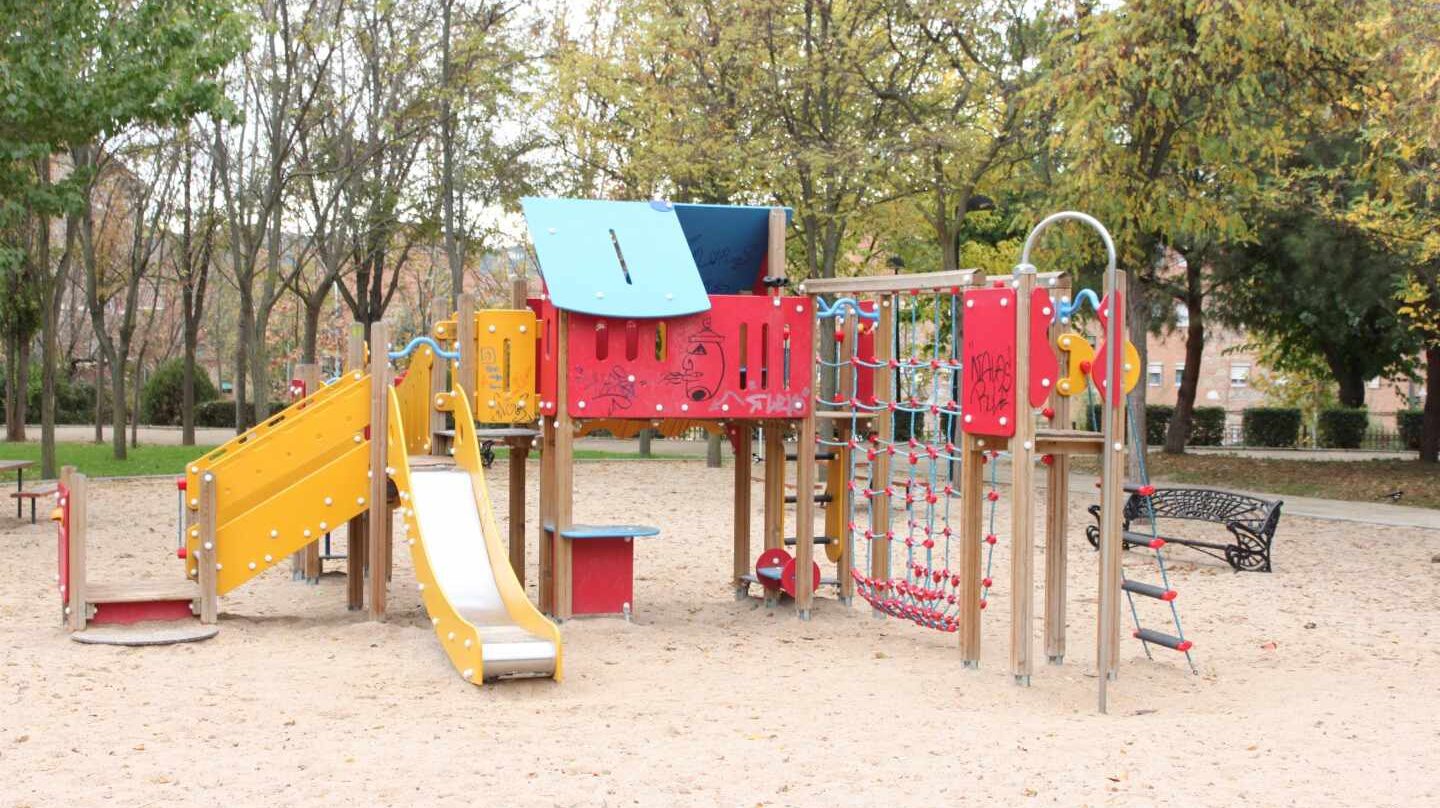 Un estudio advierte de la presencia de una bacteria que afecta al intestino en al menos 20 parques infantiles.