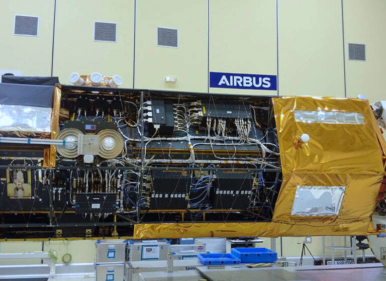 PAZ: el satélite con el que cazatormentas y Defensa podrán ver (casi) todo