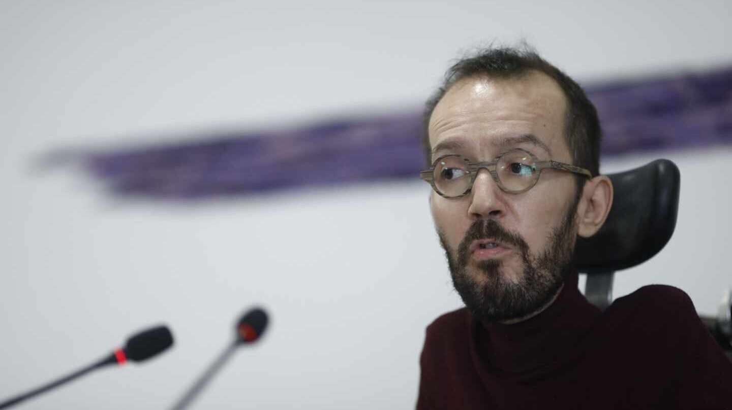 Pablo Echenique, secretario de Organización de Podemos, en su rueda de prensa de los lunes.