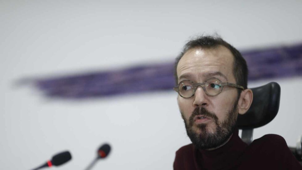 Pablo Echenique, secretario de Organización de Podemos, en su rueda de prensa de los lunes.
