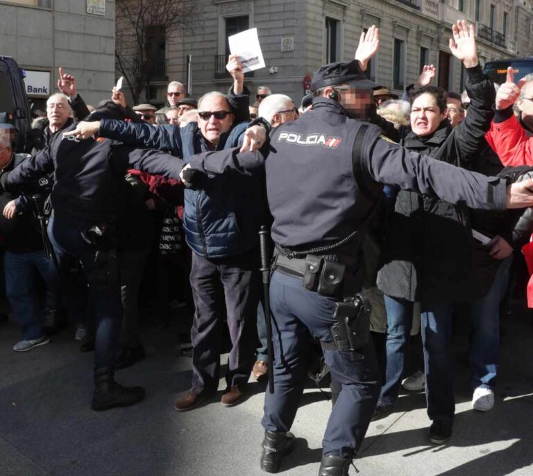 PSOE y Podemos rivalizan para capitalizar la movilización de los pensionistas