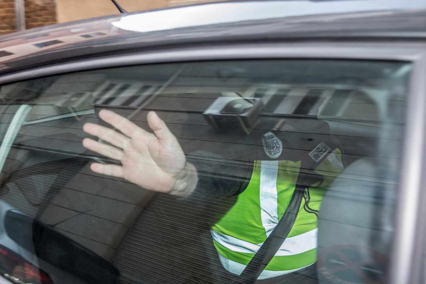 Quique Pina, en el interior del vehículo de la Guardia Civil.