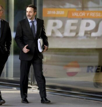 Repsol 'roba' 277.000 clientes de luz y gas a Iberdrola, Endesa y [...]