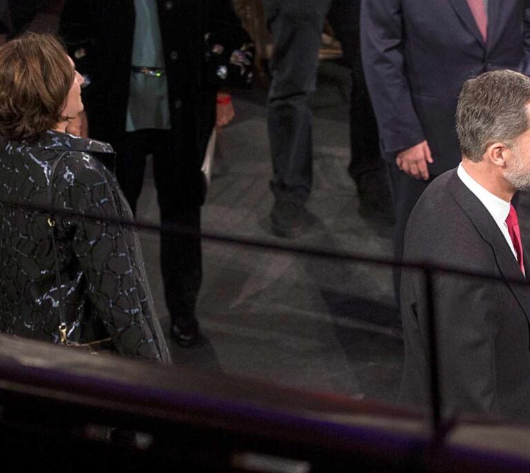 Ada Colau apoya la moción de la CUP para abolir la monarquía