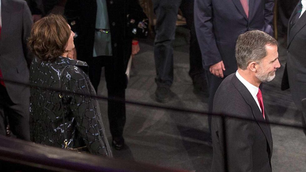 Ada Colau y el rey Felipe VI durante la cena previa a la inauguración del Mobile World Congress.