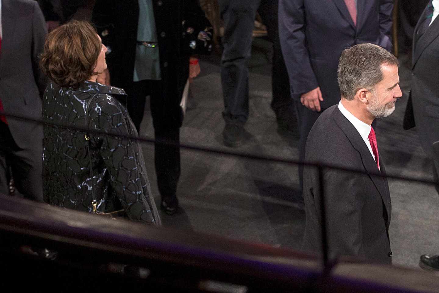 Ada Colau y el rey Felipe VI durante la cena previa a la inauguración del Mobile World Congress.