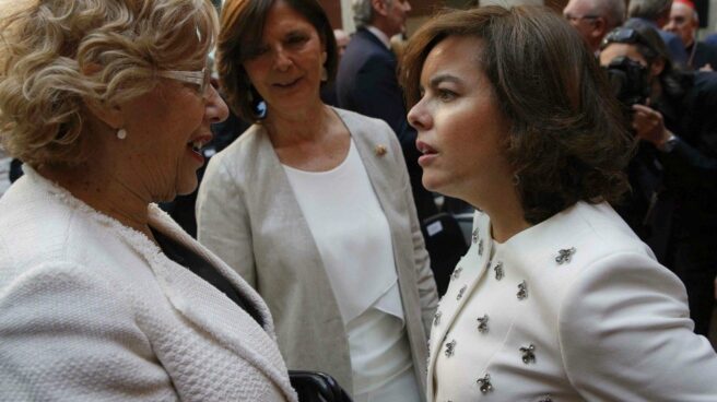 Soraya Sáenz de Santamaría y Manuela Carmena, en una imagen de archivo.