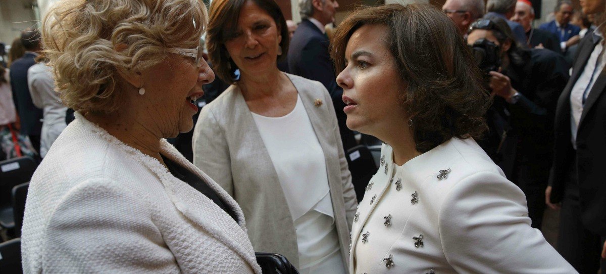 Soraya Sáenz de Santamaría y Manuela Carmena, en una imagen de archivo.