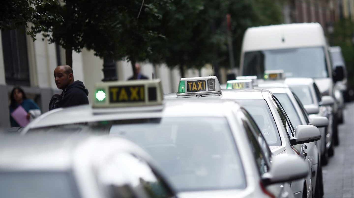 Los taxistas proponen un servicio de taxis compartidos para competir con Uber y Cabify.