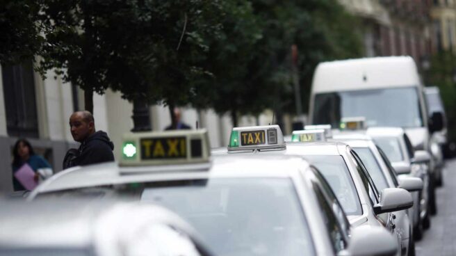 Los taxistas proponen un servicio de "taxi compartido" para competir con Uber y Cabify