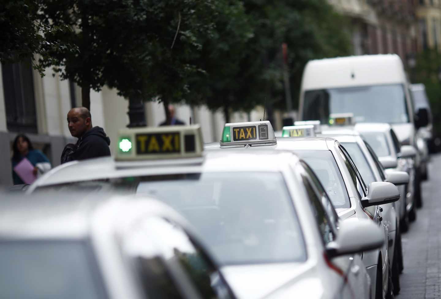 Los taxistas proponen un servicio de taxis compartidos para competir con Uber y Cabify.