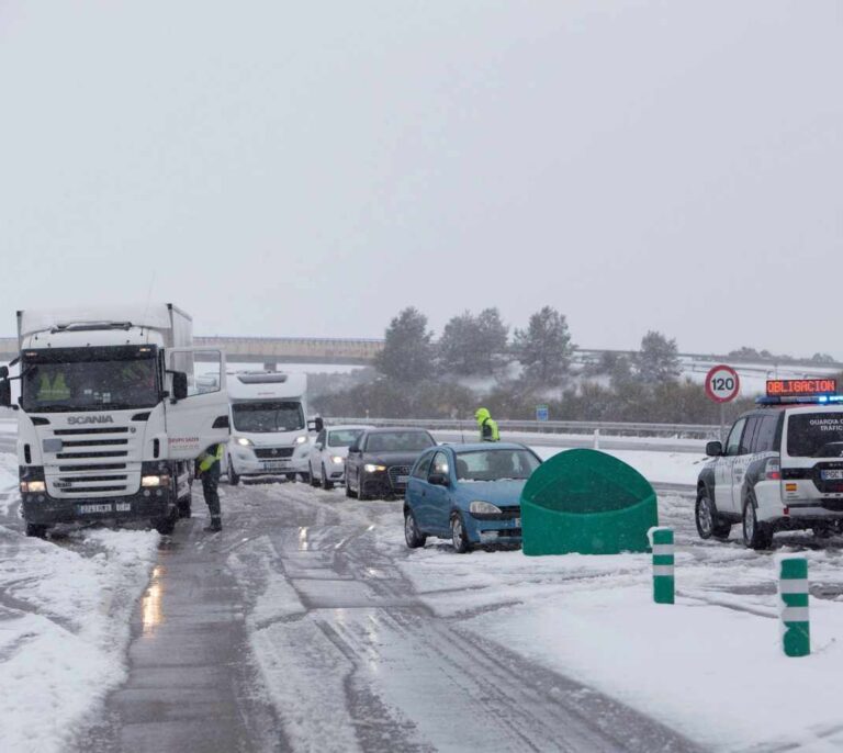 Frío polar, viento intenso, nevadas copiosas a partir de 700 y olas de hasta 10 metros