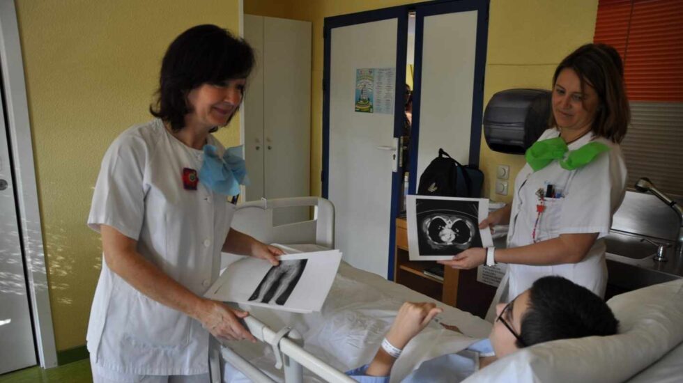 Un niño ingresado en el Hospital Niño Jesús de Madrid.