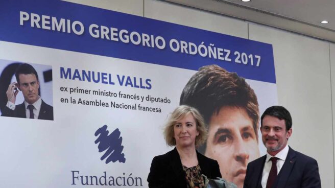 El ex primer ministro francés Manuel Valls recibe el Premio Gregorio Ordóñez.