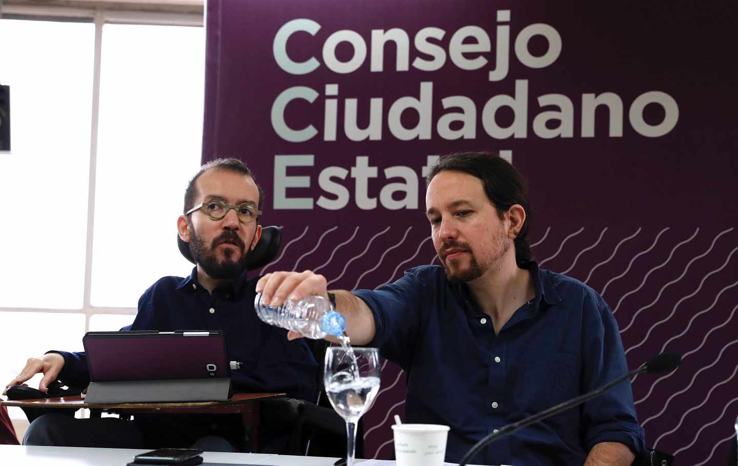 El secertario de Organización, Pablo Echenique, junto a Pablo Iglesias.