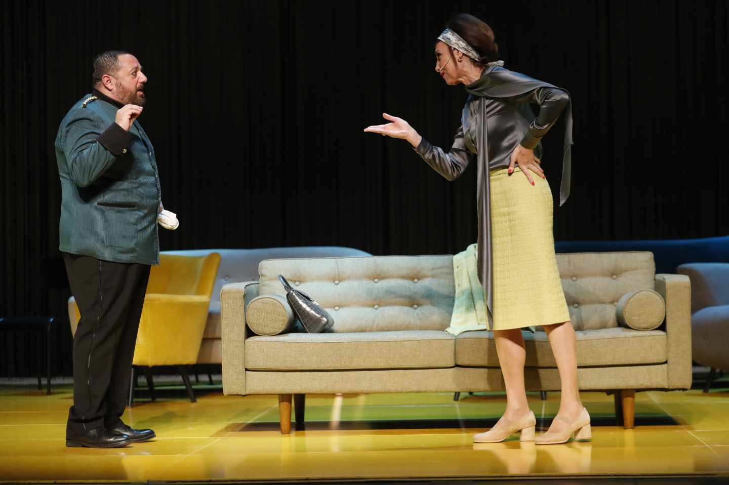 Pepón Nieto y María Barranco, dos de los protagonistas de 'La comedia de las mentiras', actuando en la obra de teatro