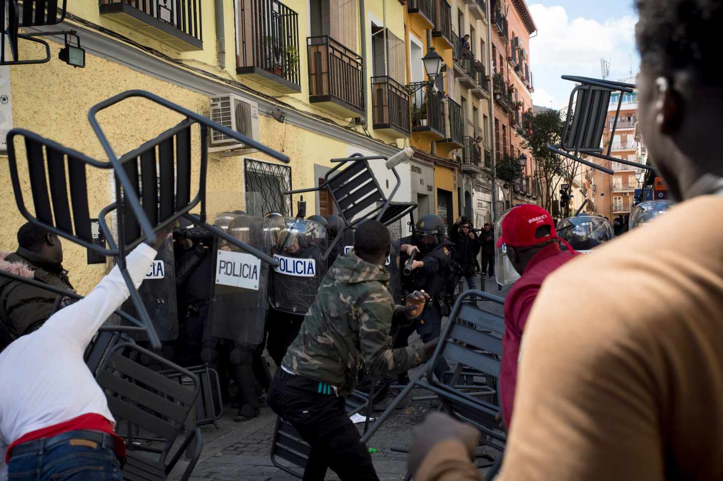 Enfrentamientos entre senegaleses y policías en la concentración de Lavapiés