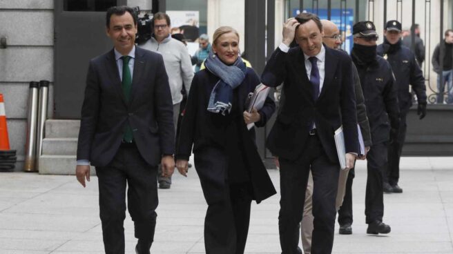 Cifuentes junto a Maillo el pasado 21 de marzo en el Congreso, días antes de que saliera a la luz la polémica de su máster.