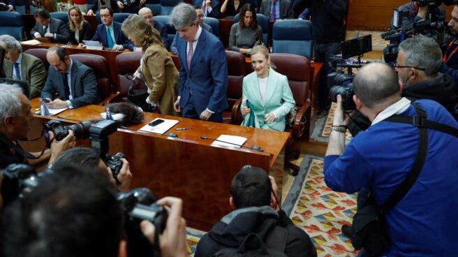 Cifuentes denuncia una "cacería personal" pero no entrega el trabajo de fin de máster