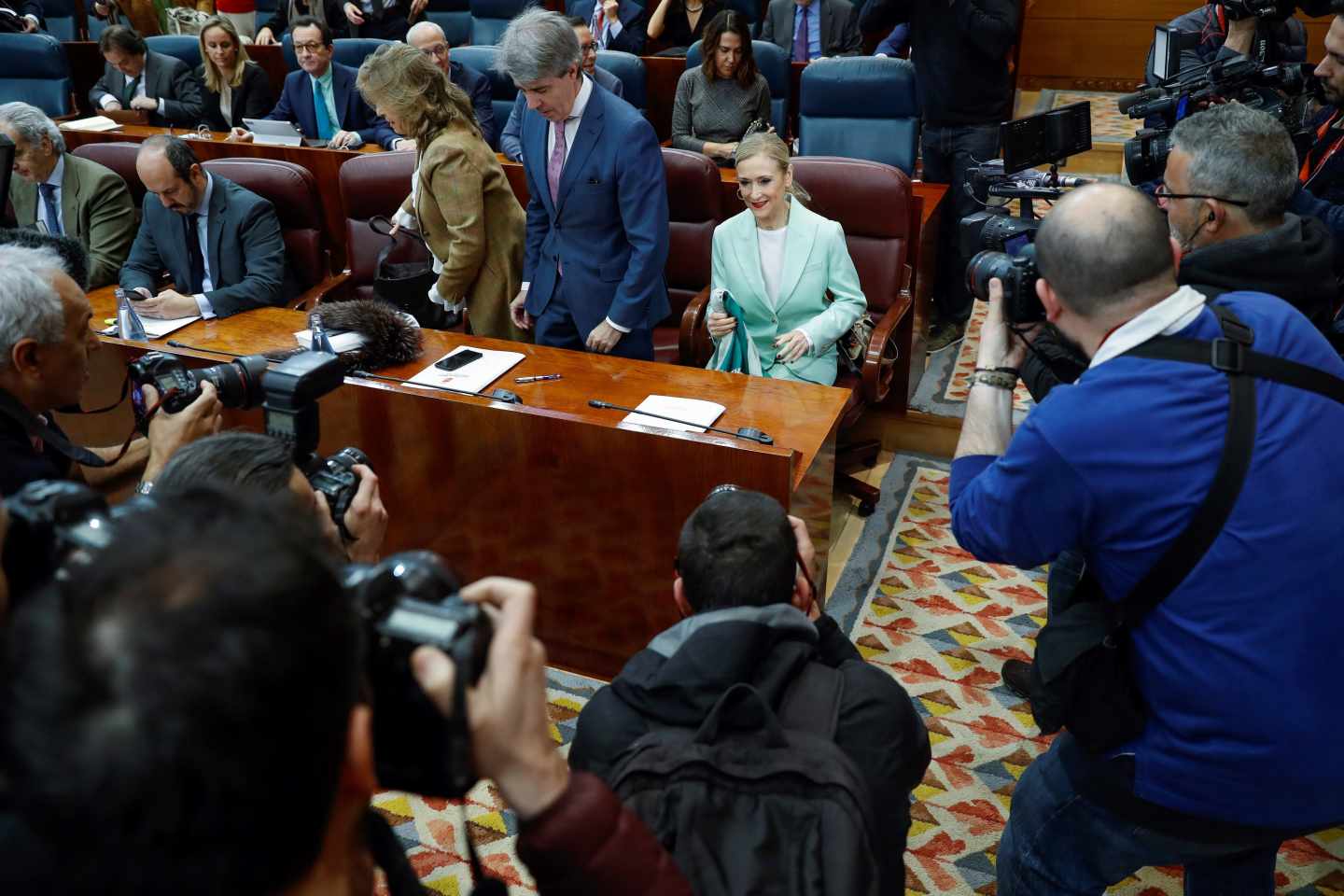 Cristina Cifuentes, en el Pleno de la Asamblea de Madrid tras conocerse la presunta falsificación de notas en su máster.