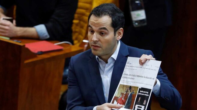 El líder de Cs Madrid, Ignacio Aguado, en el Pleno de la Asamblea de Madrid tras conocerse la presunta falsificación de notas de Cifuentes.