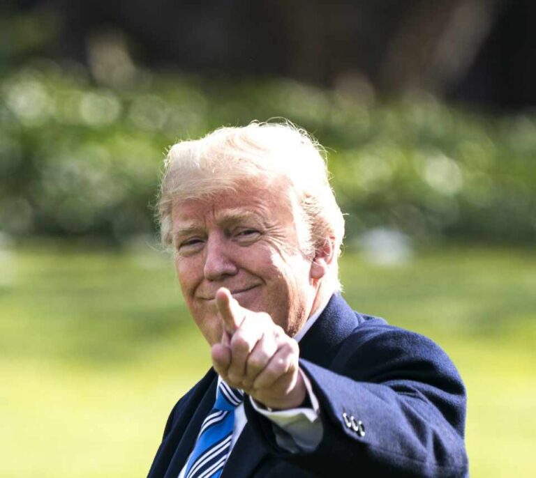 Trump estrecha el cerco sobre Amazon y la hunde en bolsa: cree que mata el comercio tradicional
