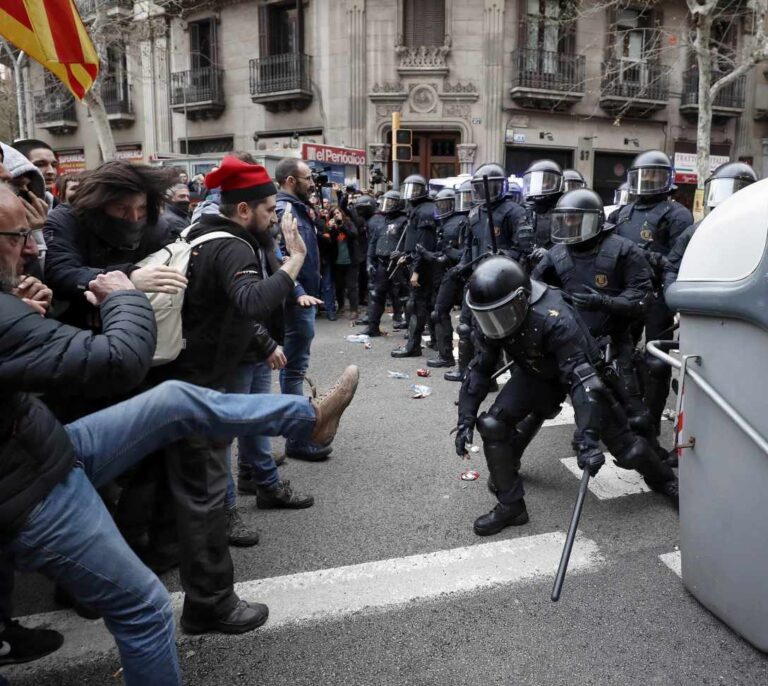 Los mossos temen que se cronifique la "violencia de baja intensidad" en Cataluña