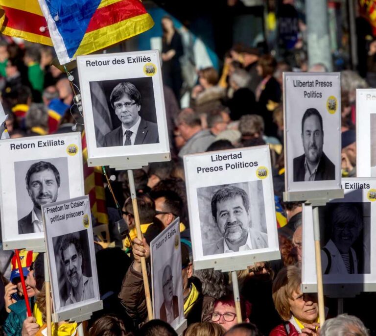 CCOO y UGT se manifestarán con los 'indepes' pese al bloqueo de la paga extra de los funcionarios