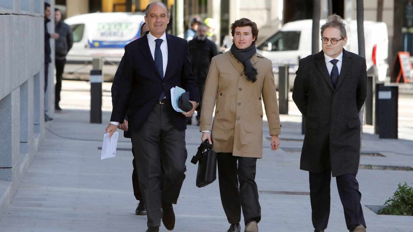 Francisco Camps se dirige a la Audiencia Nacional.