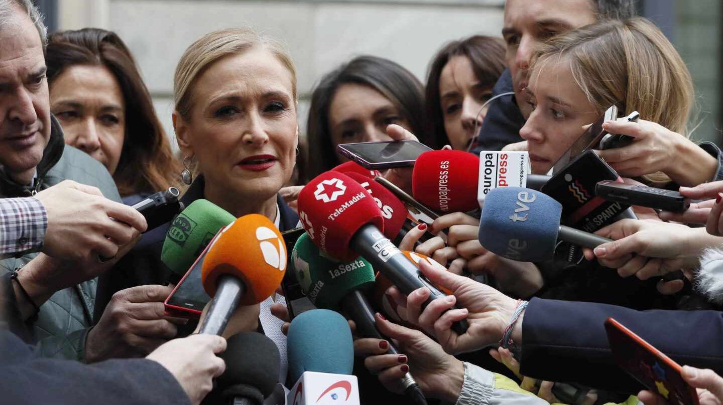 Cristina Cifuentes, a las puertas del Congreso.