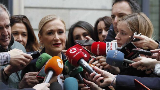 Cristina Cifuentes, a las puertas del Congreso. Cristina Cifuentes, a las puertas del Congreso.