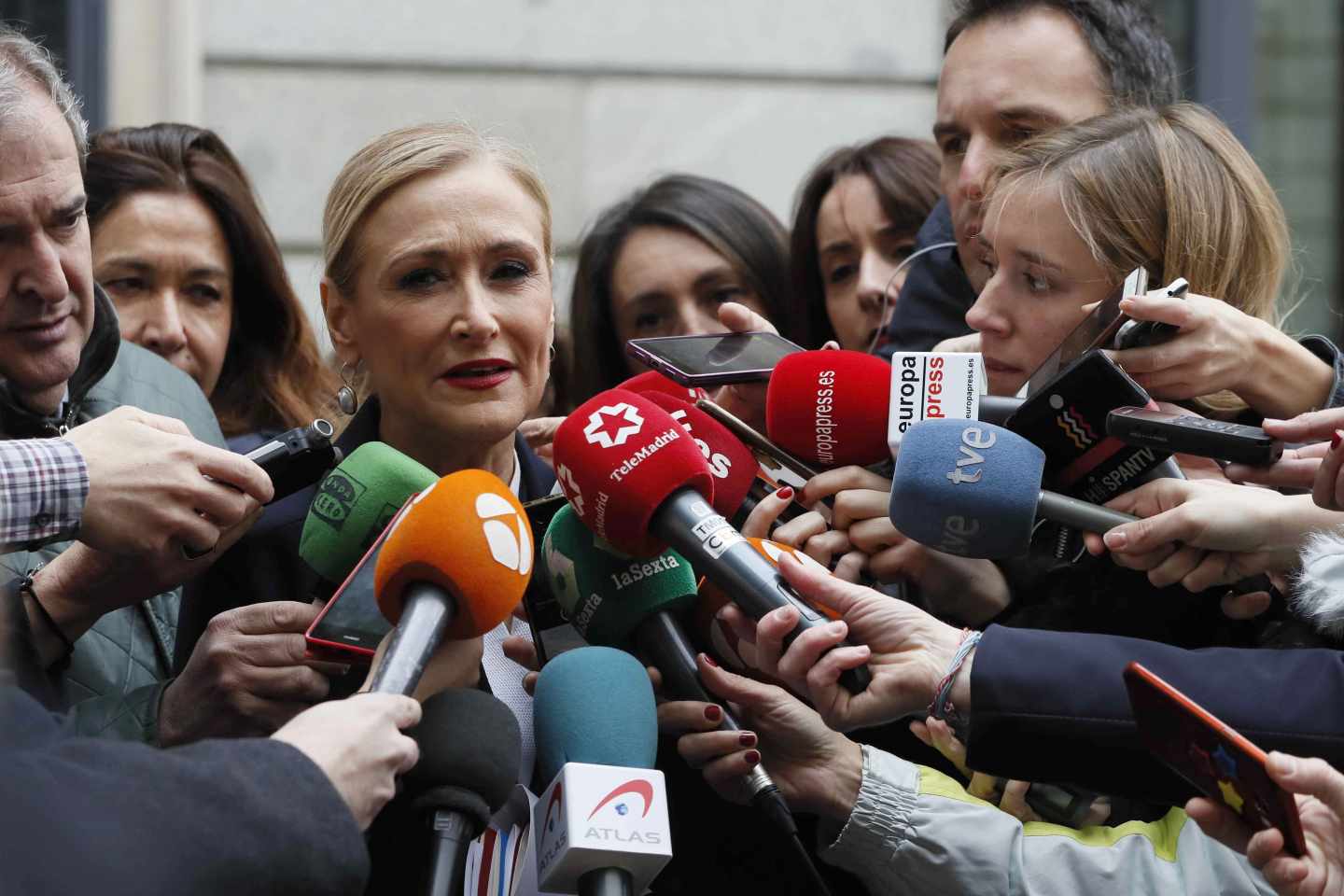 Cristina Cifuentes, a las puertas del Congreso.