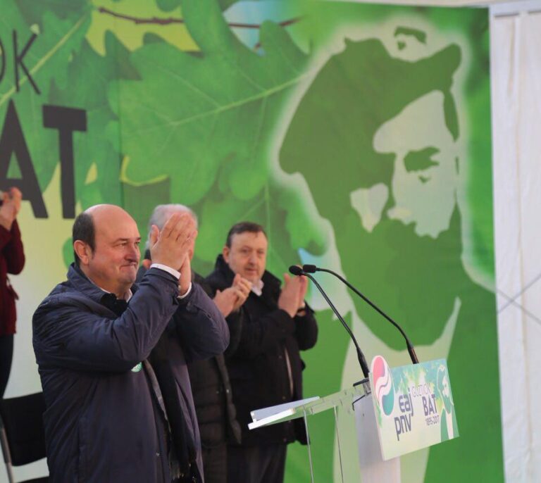 El PNV se une a Bildu y Podemos para pedir a Rajoy que "derogue" el 155 de la Constitución