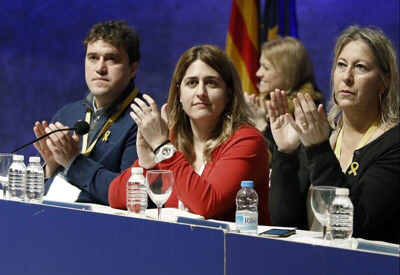 Marta Pascal, flanqueada por David Bonheví y Neus Monté, este domingo en Barcelona.