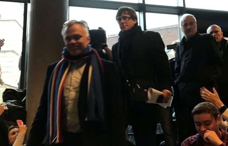 Interior reconoce que el 'mosso' que ejercía de escolta de Puigdemont no tenía permiso