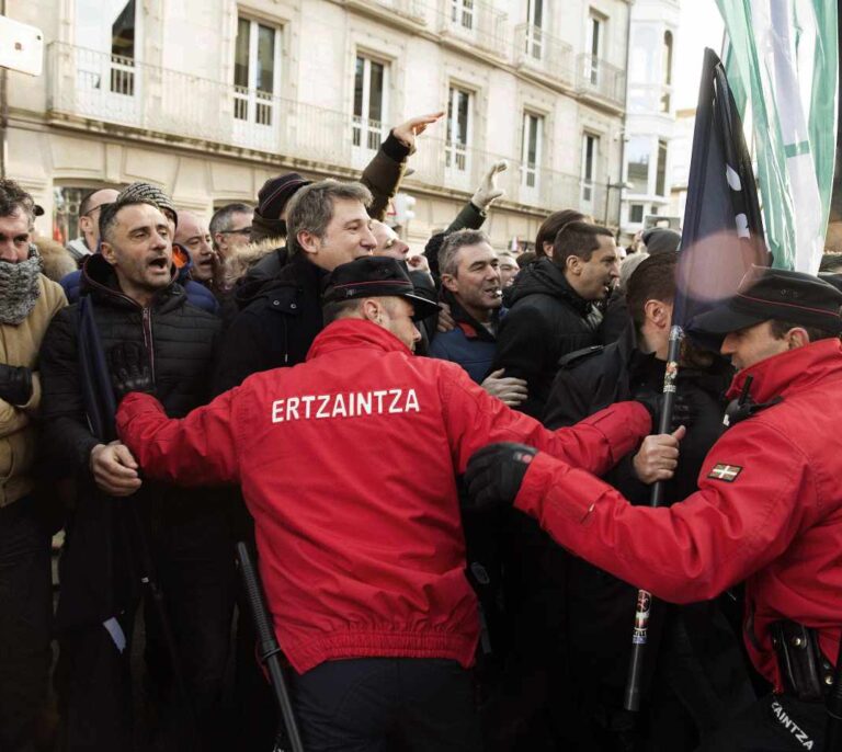 La Ertzaintza amenaza a Urkullu con plantarse ante los 'ultras' del Olympique de Marsella