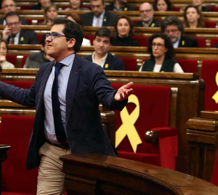 El Constitucional anula por unanimidad la reprobación del Rey en el Parlament