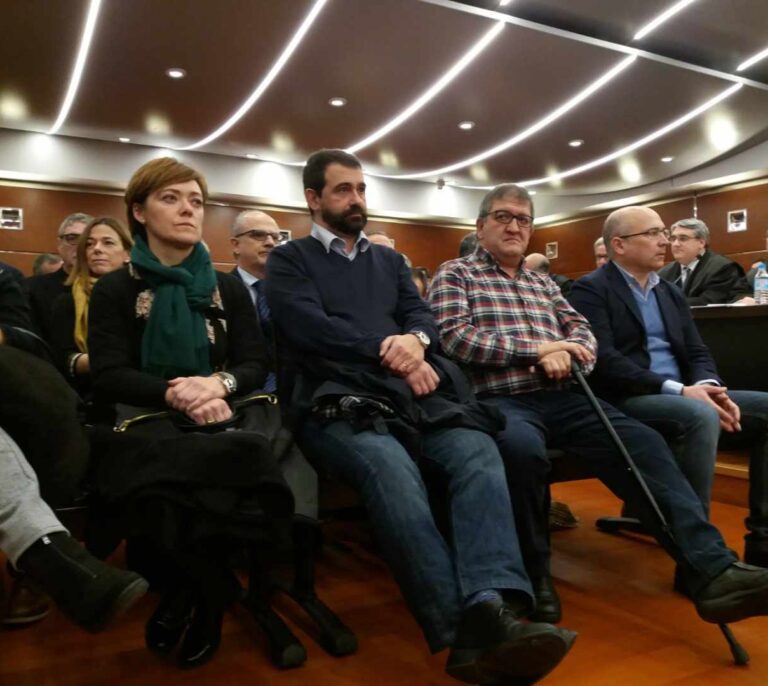 "Esto no es gratis. Tienes que pasar por caja. Lo nuestro lo dejamos en 100.000"