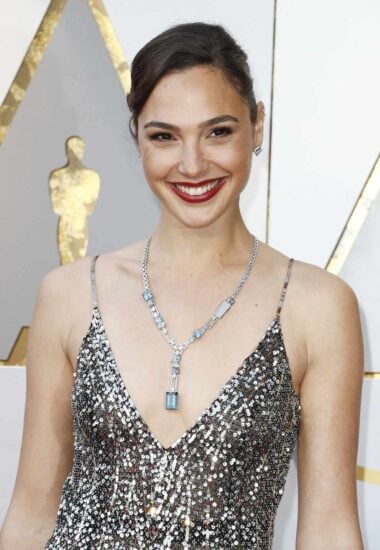 Gal Gadot fue la encargada junto con un selecto grupo de actores de dar una sorpresa a unos espectadores de un cine cercano al teatro Dolby.