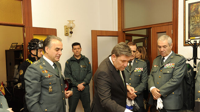 El director general de la Guardia Civil, José Manuel Holgado, en una visita a dependencias del Cuerpo.