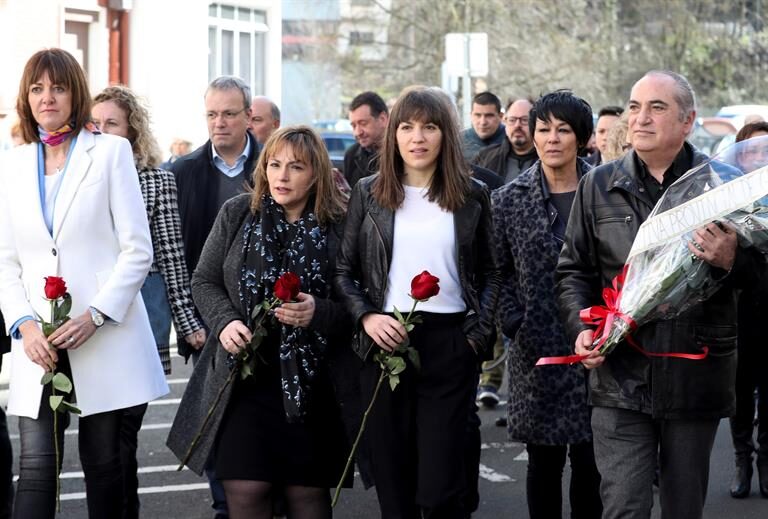 Los 'abertzales' acuden por primera vez al homenaje a Isaías Carrasco, asesinado por ETA